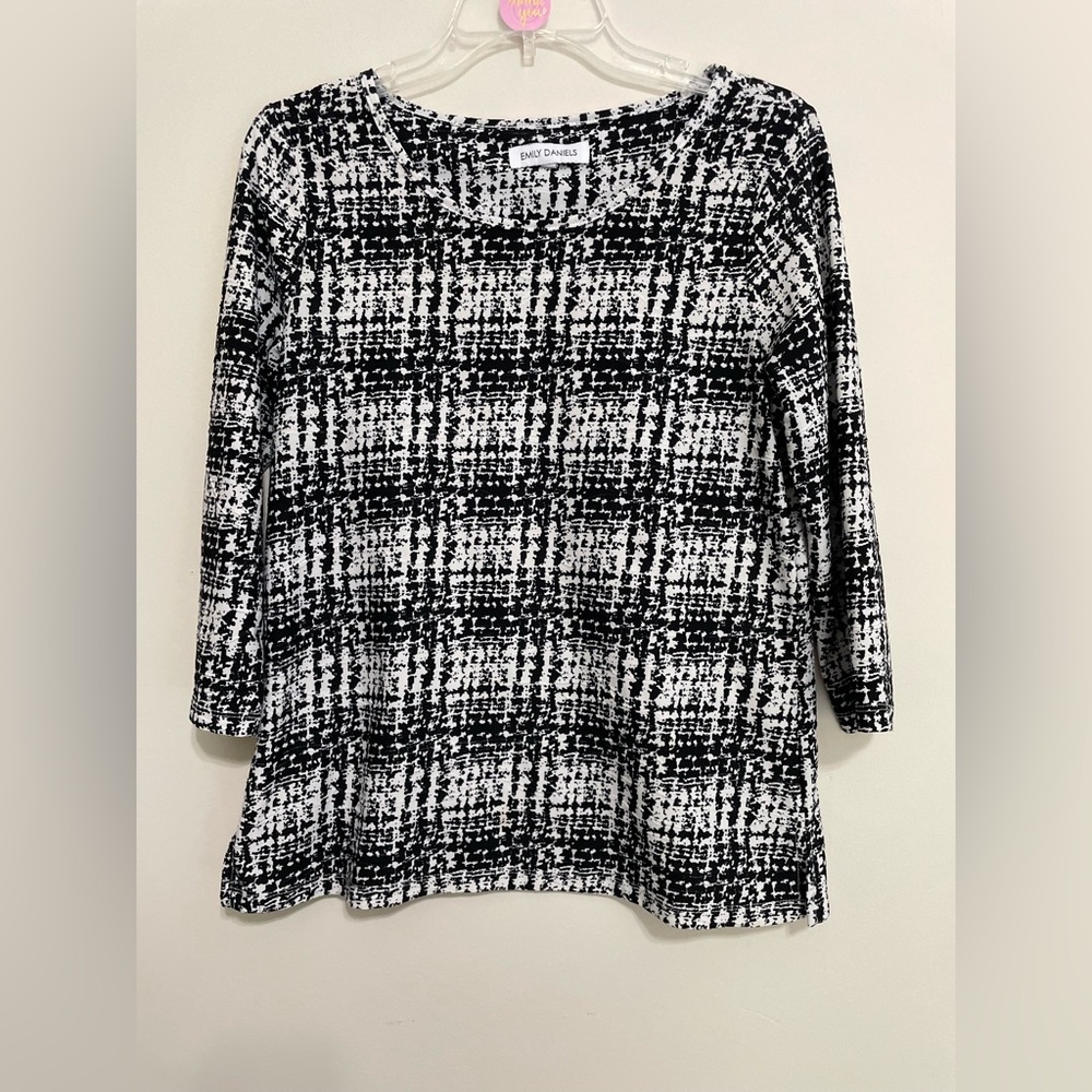 Emily Daniel’s Women's Black and White Long‎ Sleeve Top~ Size small- Casual
